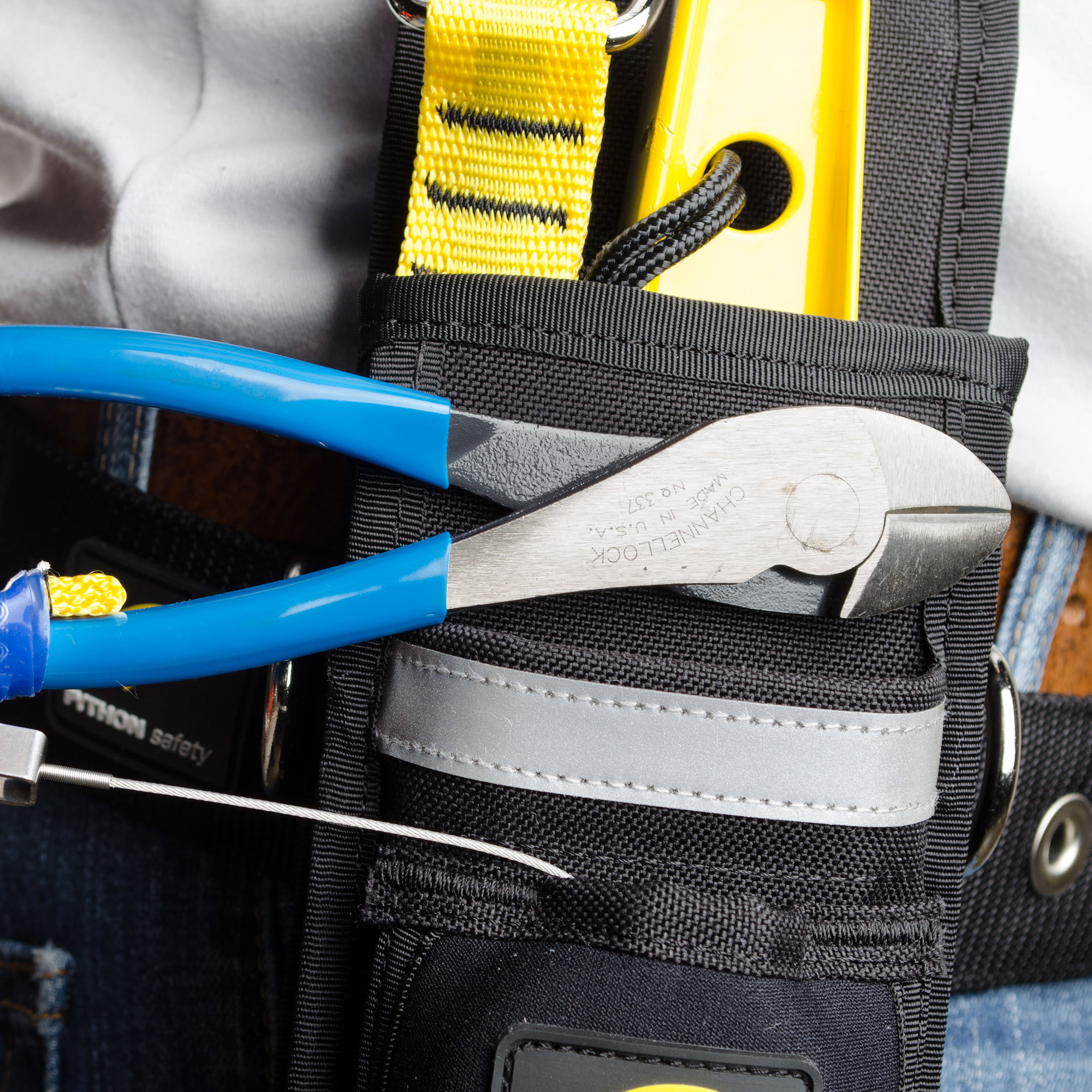 Dual Tool Holster with 2 Retractors