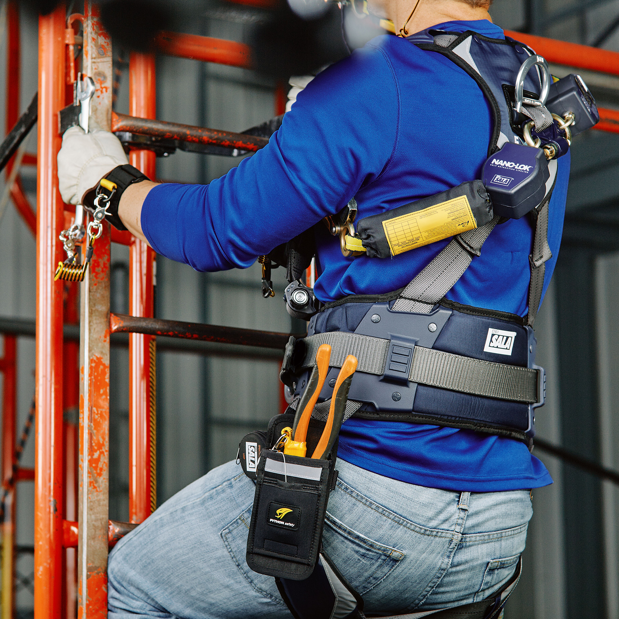 Magnetic Single Tool Holster with Retractor